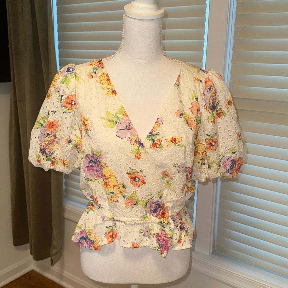 Wayf Floral Puff Sleeve top size medium